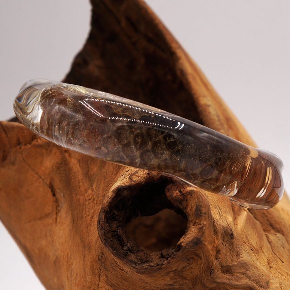 Kara Ross Exotic Snake Skin Chunky Acrylic or Lucite Wavy Bangle - Picture 2 of 13